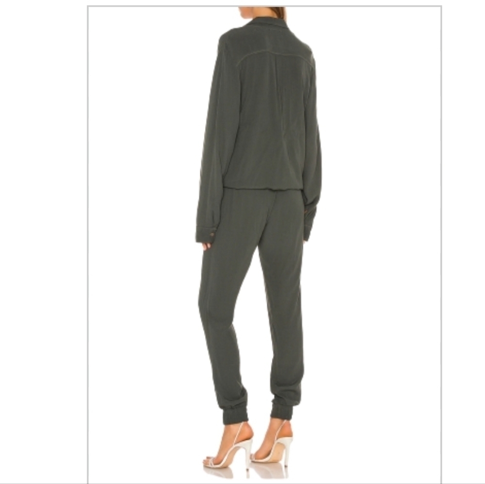 Monrow CREPE LONG SLEEVE JOGGER JUMPSUIT IN CAMO - Picture 3 of 15